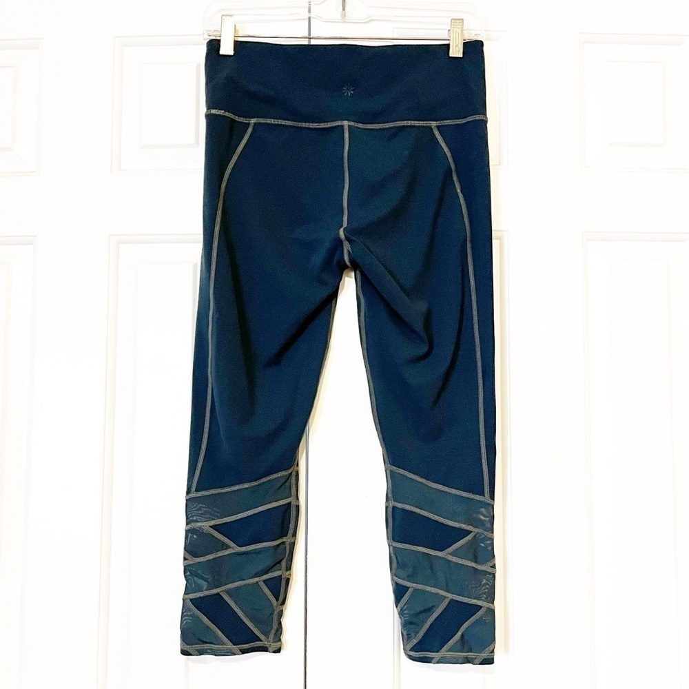 Athleta Mantra Powervita blue green cropped leggings w/ mesh detail. Medium
